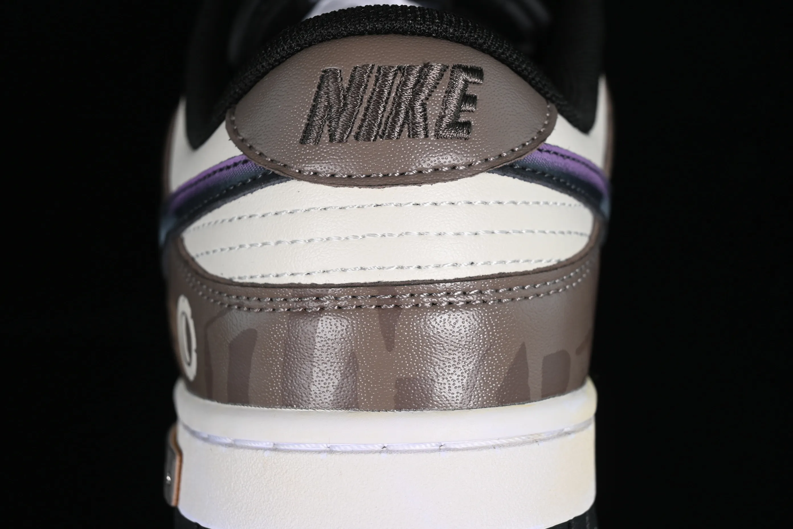 All Categories Nk SB Dunk Series Nk SB Dunk Low Low-top Sneakers Customized Big Box Nk Dunk Low Panda Prank Street Racing Rusty Brown and White SB Strap Low-top Casual Sneakers DD1391-100